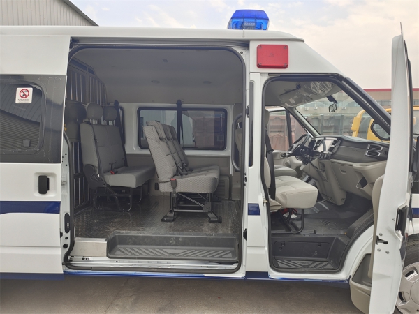 福特V348囚車